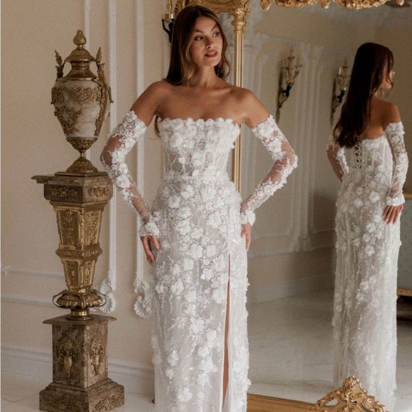 ROSIE ETIENNE
ISABELLE GOWN - Picture 1 of 15
